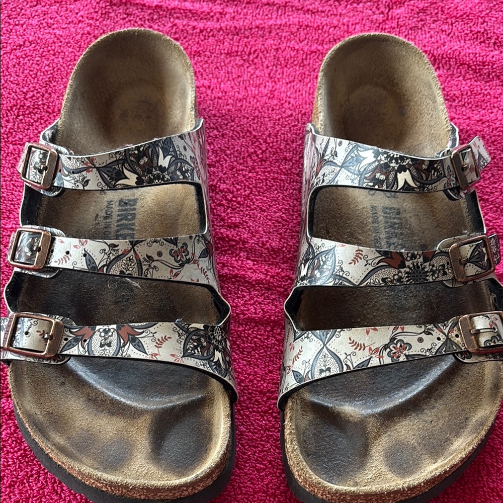 Birkenstock women’s Floral Sandals - Black and White